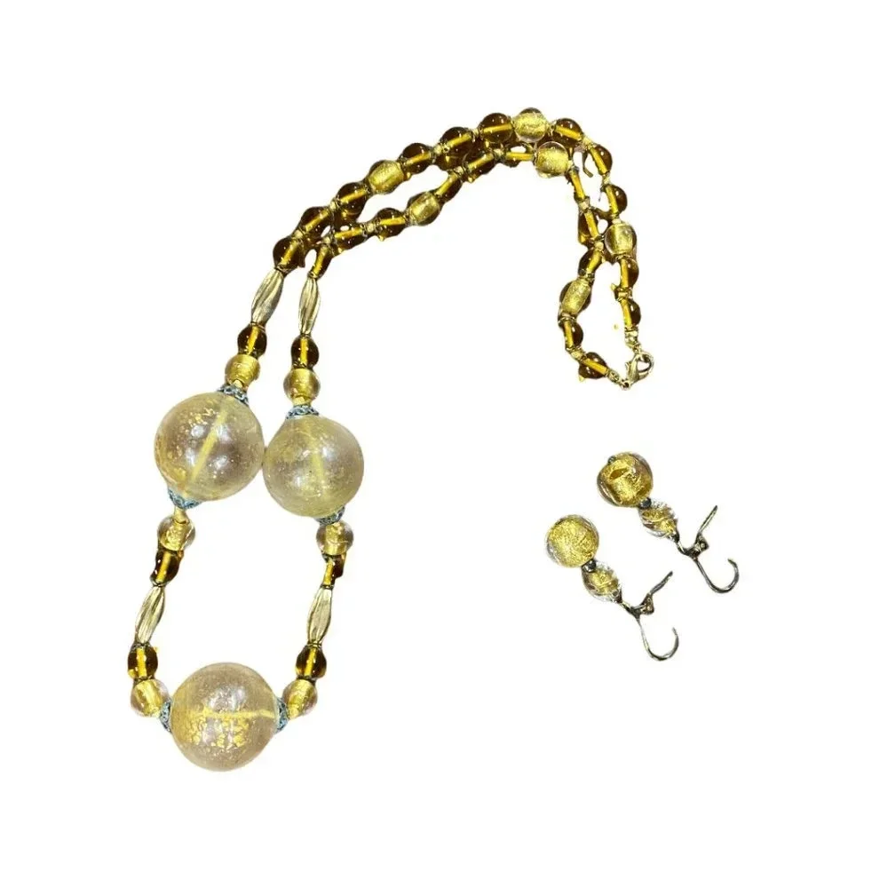 Gold tone beaded necklace‎